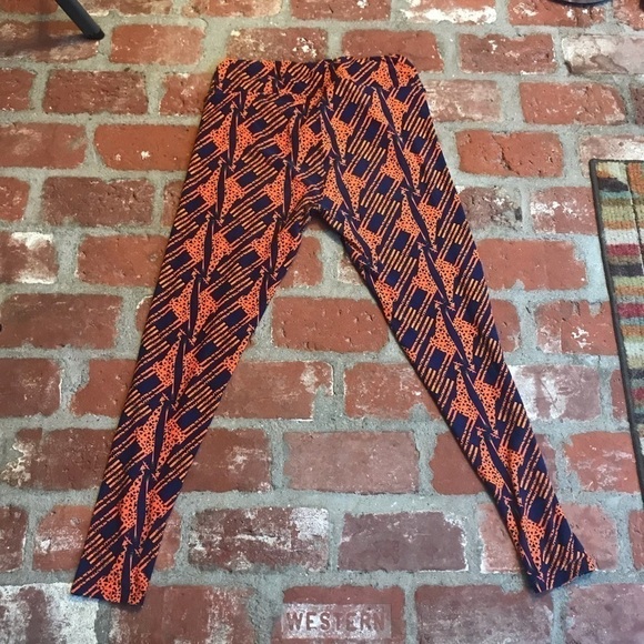 Lularoe TC blue & orange giraffe leggings 🦒 - Picture 7 of 7